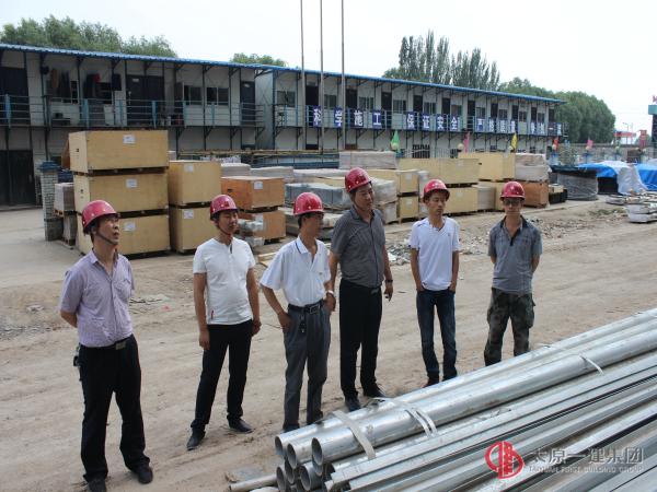 工程管理部李永平副部長(zhǎng)帶隊(duì)對(duì)我三分公司呂梁方山安置房項(xiàng)目進(jìn)行檢查指導(dǎo)