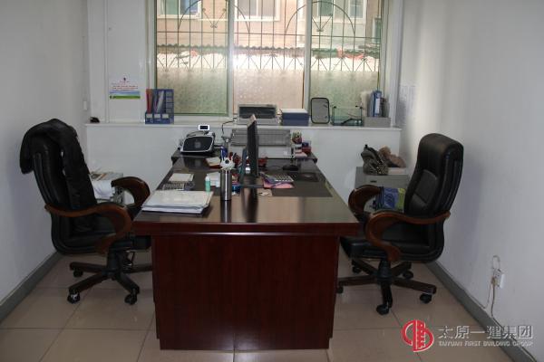 杏花嶺區(qū)街道辦攜森泰建筑工程為物業(yè)分公司捐贈辦公用品