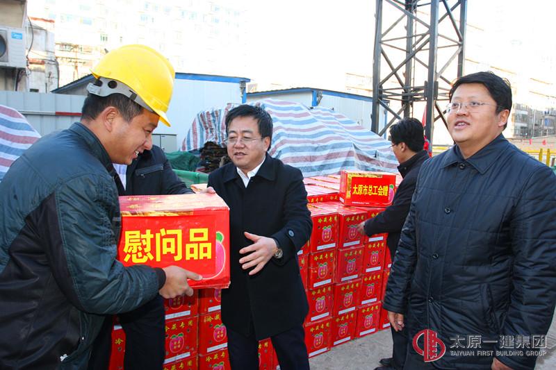 市總工會慰問第三人民醫(yī)院項(xiàng)目