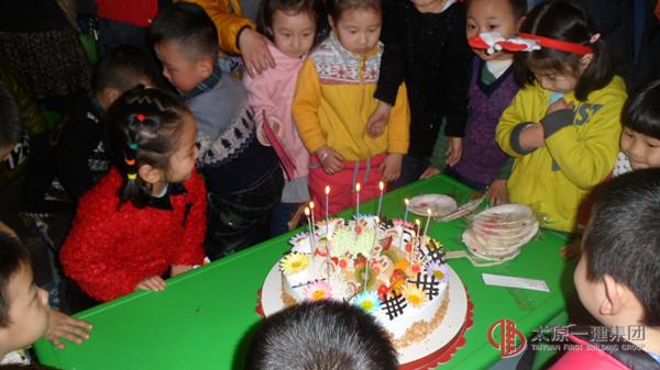 幼兒園舉行歡樂圣誕  喜迎新年聯(lián)歡活動