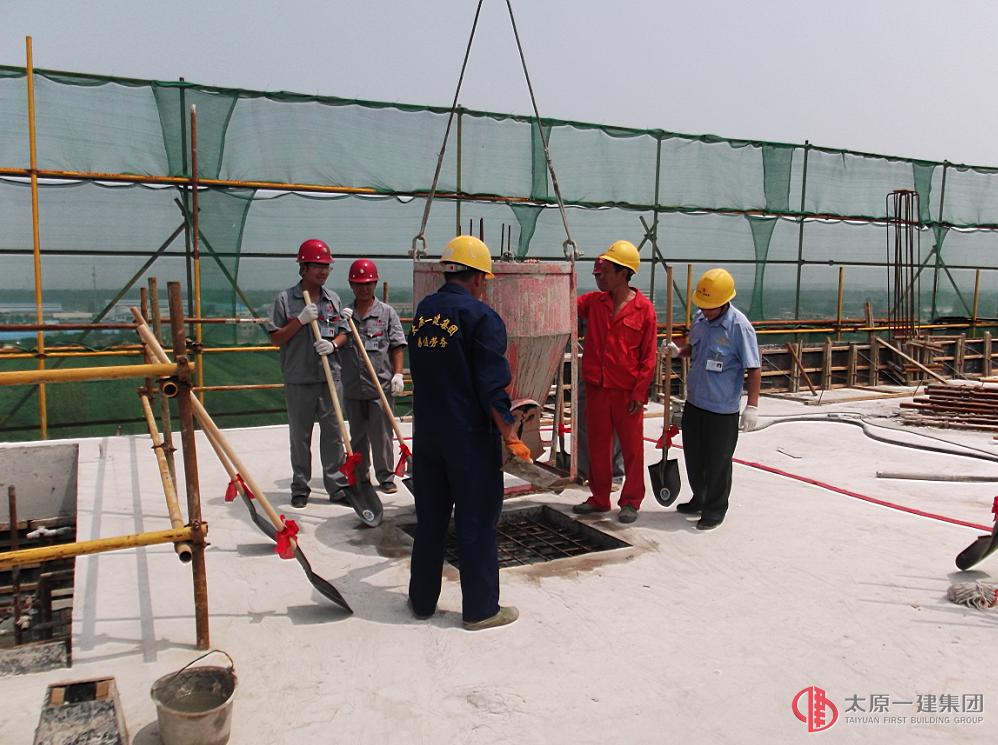 三分公司承建的山西電機(jī)制造有限公司整體遷建（二標(biāo)段)項(xiàng)目主體順利封頂