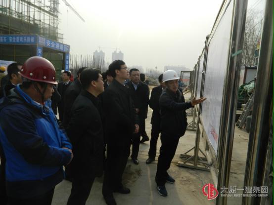 呂梁市領(lǐng)導(dǎo)蒞臨三分公司承建的孝義市 市民服務(wù)中心檢查指導(dǎo)