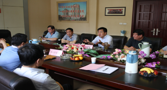 西山煤電集團(tuán)公司領(lǐng)導(dǎo)與集團(tuán)公司領(lǐng)導(dǎo)座談交流