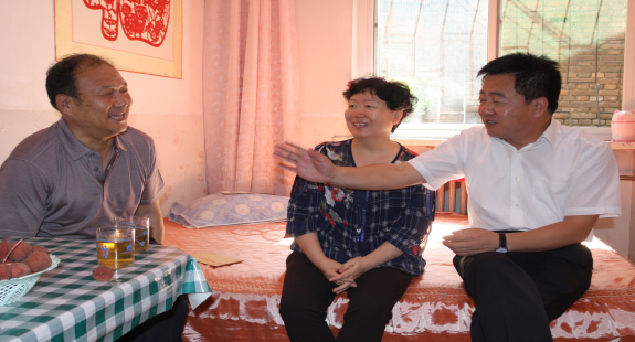 住建委領(lǐng)導(dǎo)慰問集團(tuán)公司黨員代表