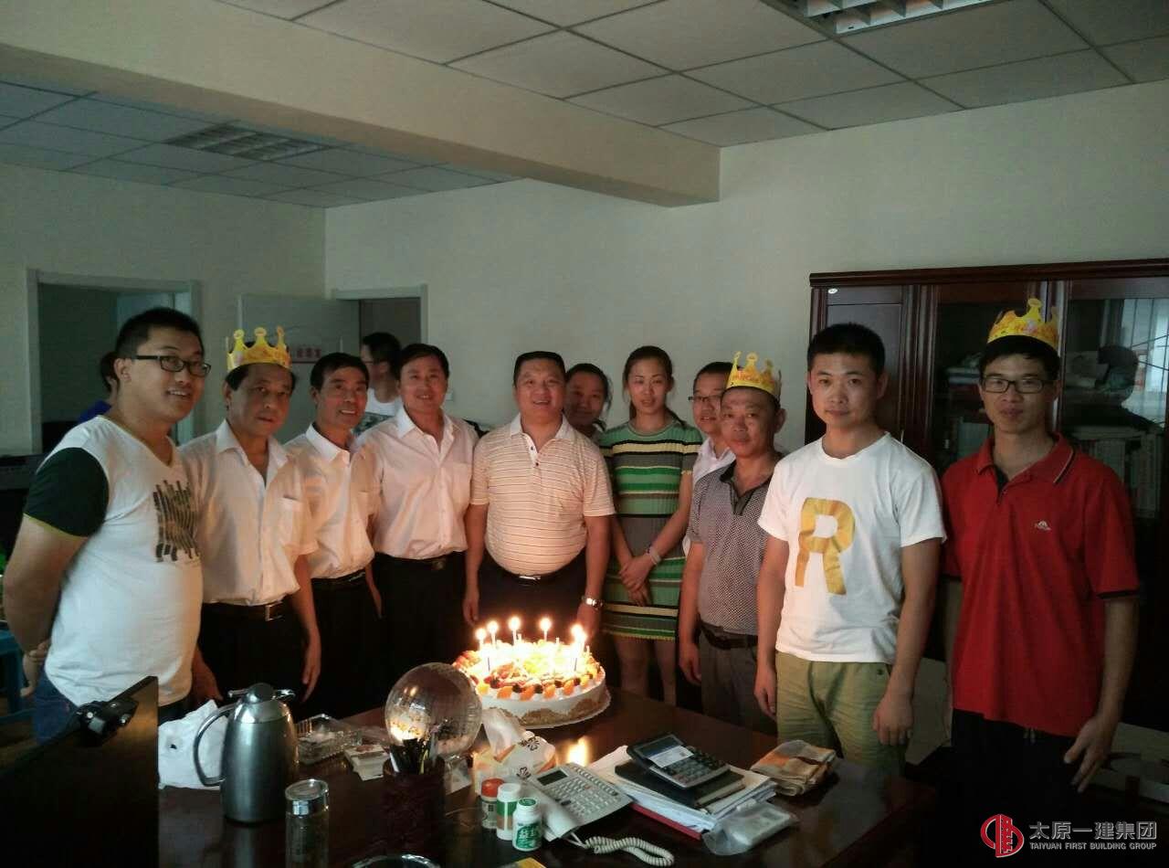 三分公司召開“2015年度上半年經(jīng)營活動通報 暨下半年工作安排會”