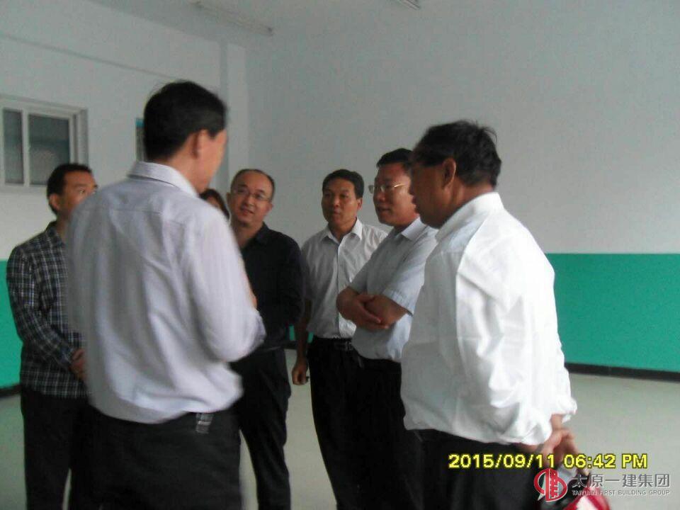 西山分公司晉城市望川樓小學(xué)工地接受晉城市城區(qū)領(lǐng)導(dǎo)視察
