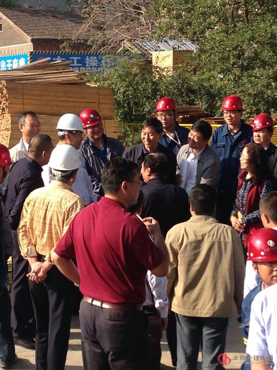 市長耿彥波視察十五分公司太原育英中學(xué)項(xiàng)目部