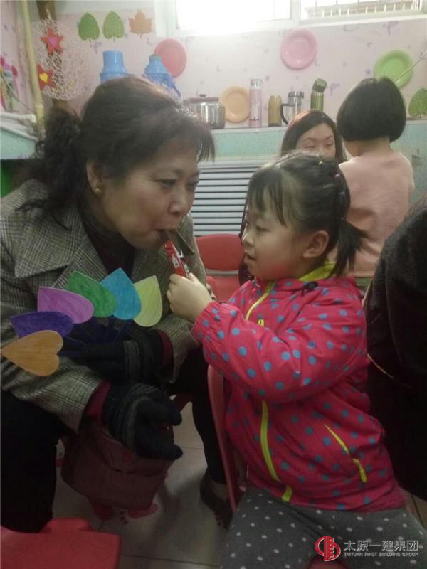 幼兒園舉行“三八節(jié)”主題活動