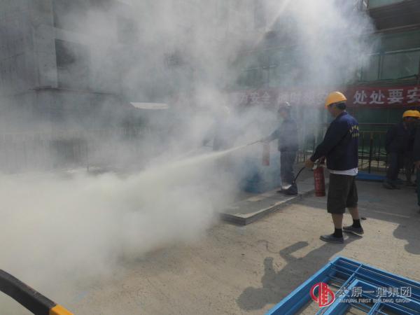 直屬四分公司金林雅苑項(xiàng)目部組織消防應(yīng)急演練