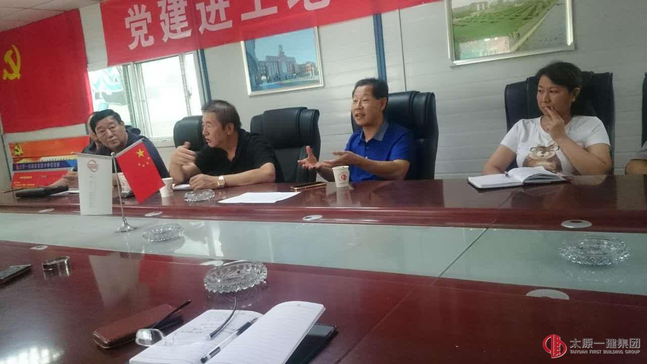 集團公司有關(guān)領(lǐng)導(dǎo)蒞臨育英中學項目部指導(dǎo)工作
