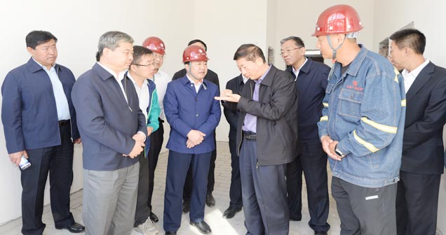 山西省委書記駱惠寧視察集團(tuán)公司承建的臨縣城莊鎮(zhèn)易地整村搬遷扶貧移民工程項(xiàng)目