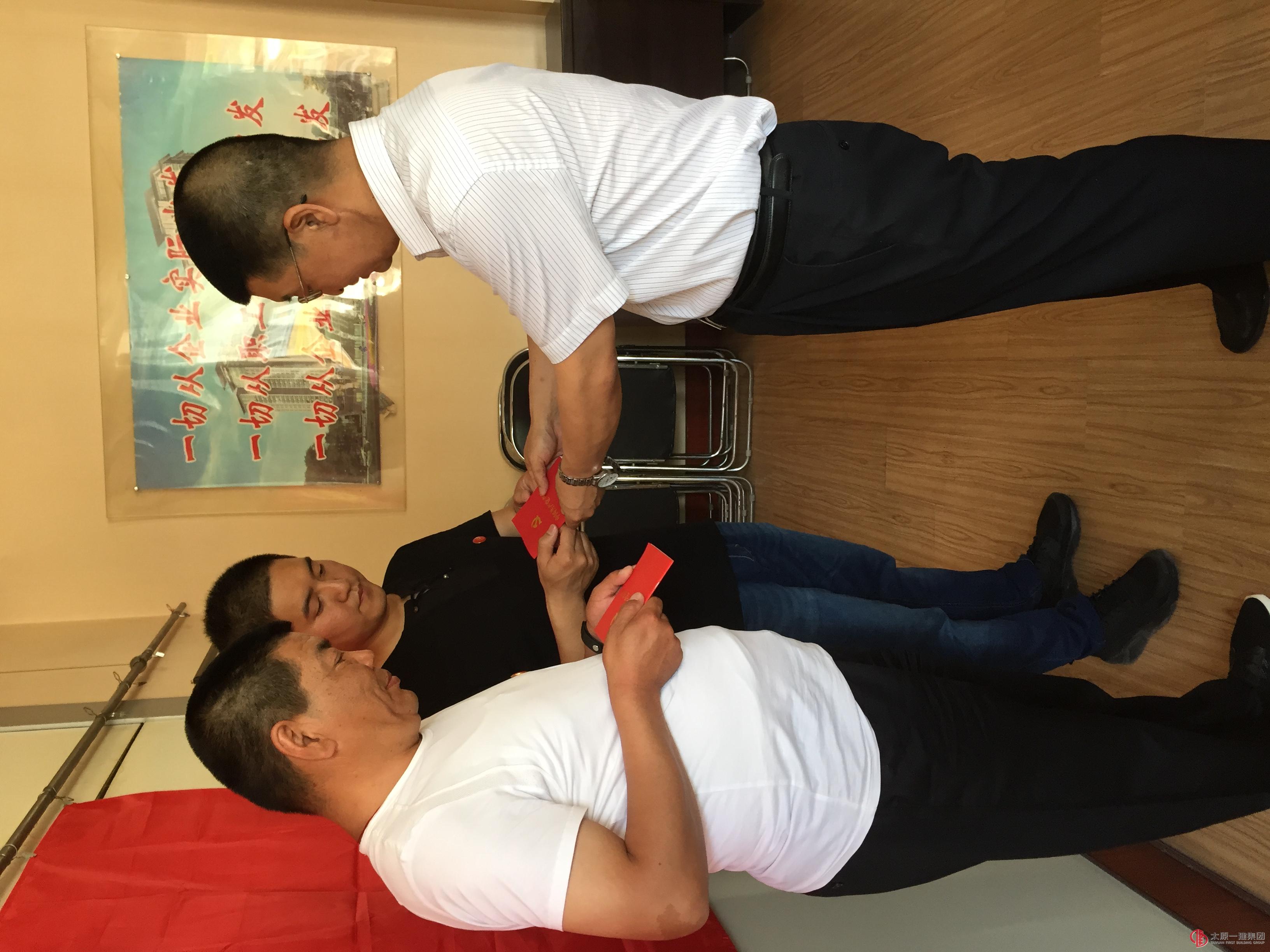 集團公司舉行第二批新黨員入黨宣誓儀式