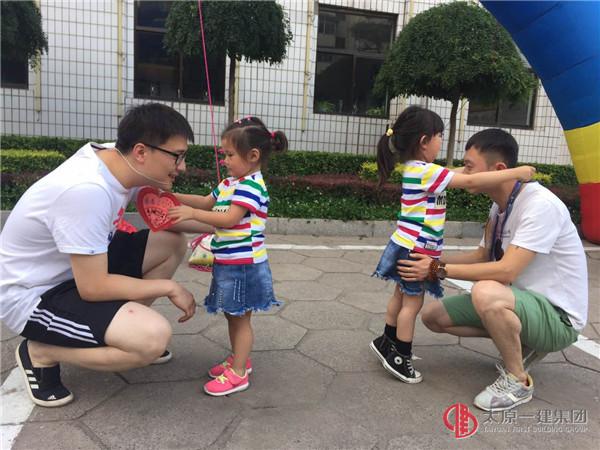 幼兒園開展父親節(jié)主題活動(dòng)“游戲吧 爸爸”